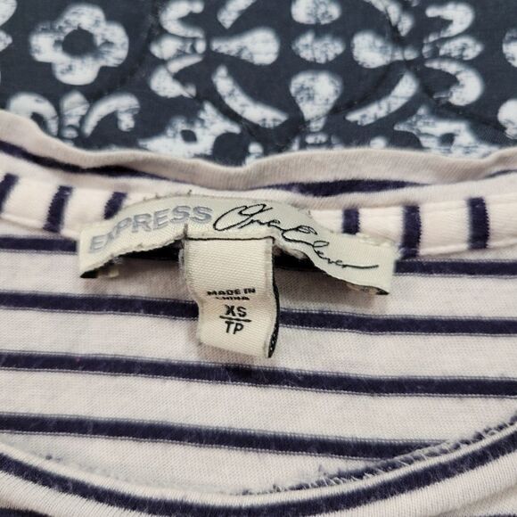 Express Black & White Striped Two Tone Floral Casual Cute Baby Tee T-shirt   - Picture 4 of 5